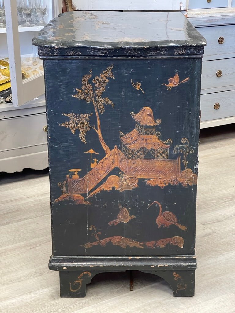 A Dutch Rococo Brass - Mounted Gilt and Black - Japanned Chest of Drawers, Circa 1740 - Helen Storey Antiques