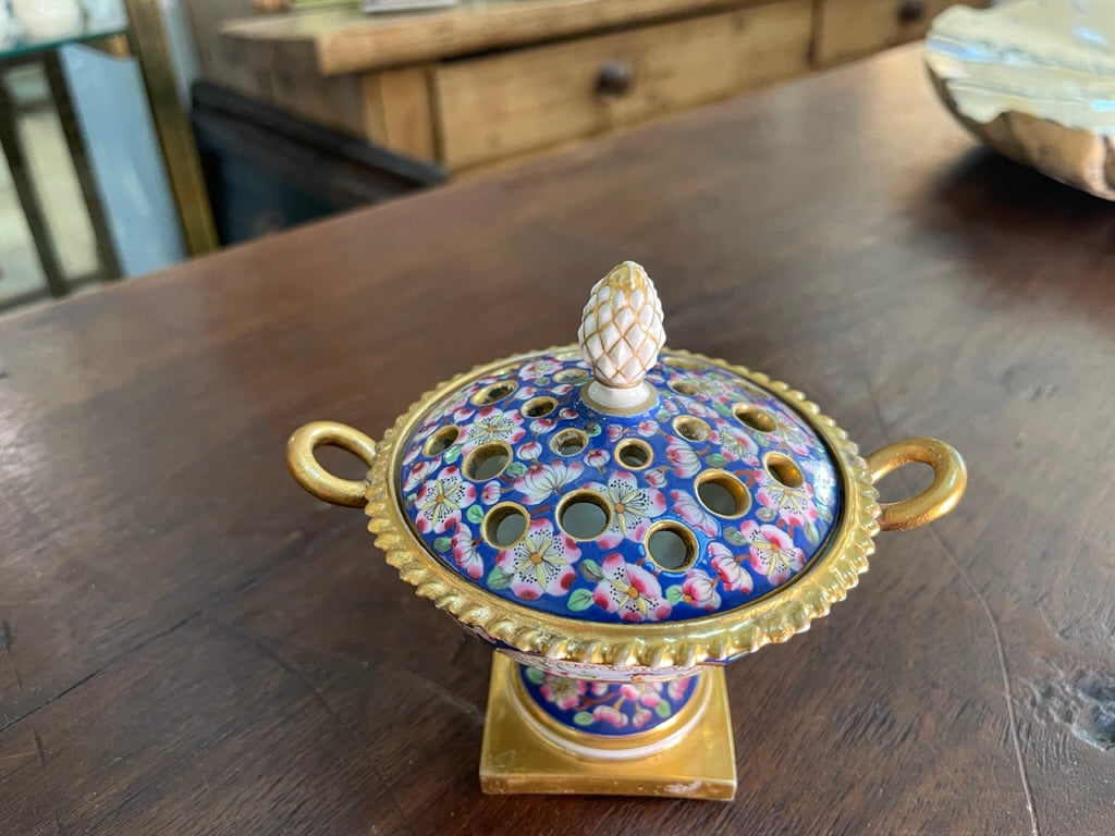 Rare Worcester porcelain Potpourri, c. 1813