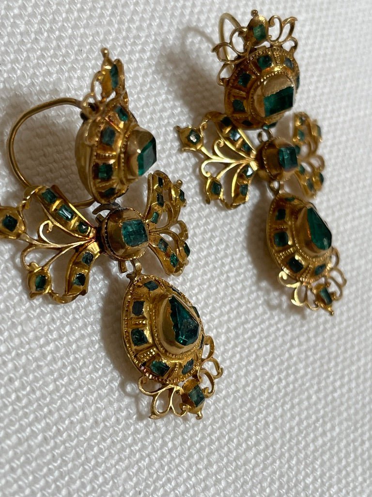 Iberian Emerald and 18 k. Gold drop Earrings, 18th Century - Helen Storey Antiques